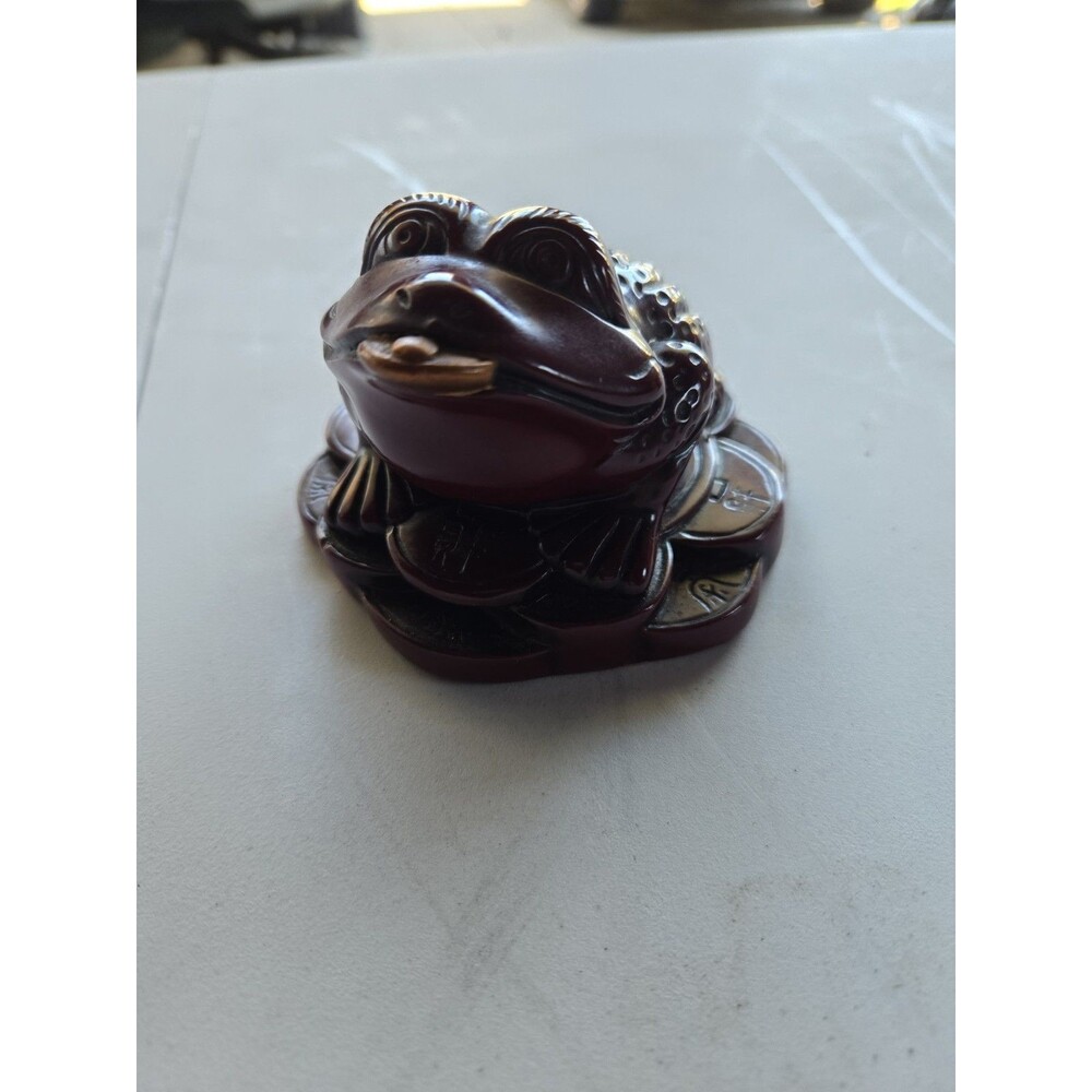 Chinese Feng Shui 3 Footed Toad Oxblood Red Resin Figurine Luck Wealth Happiness